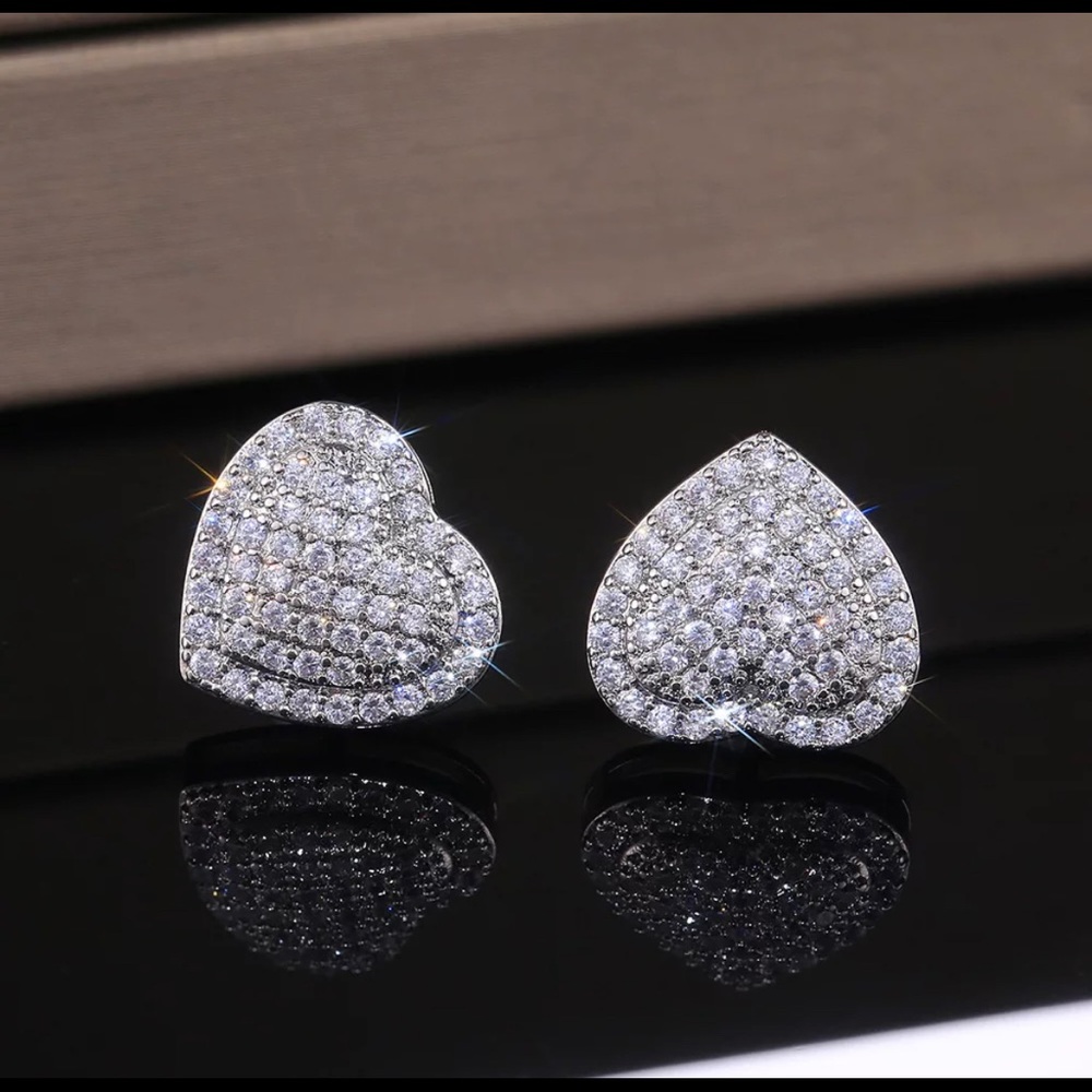 New Sparkling Diamond Heart Stud Earrings - Picture 3 of 4